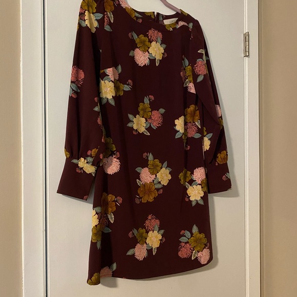 LOFT Burgundy Floral cuffed Shift Dress - Picture 1 of 6